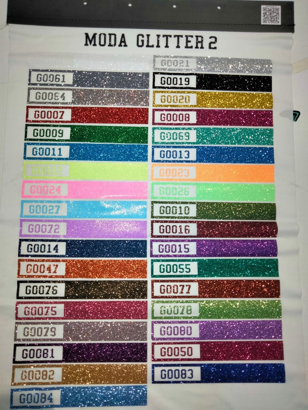 Campionario di glitter per la moda in molte tonalità